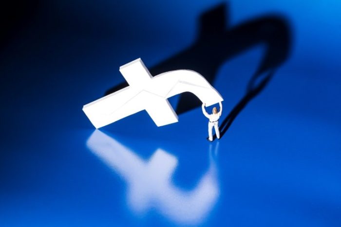 Facebook e bën sërish! Qindra përdorues hasin probleme me rrjetin social