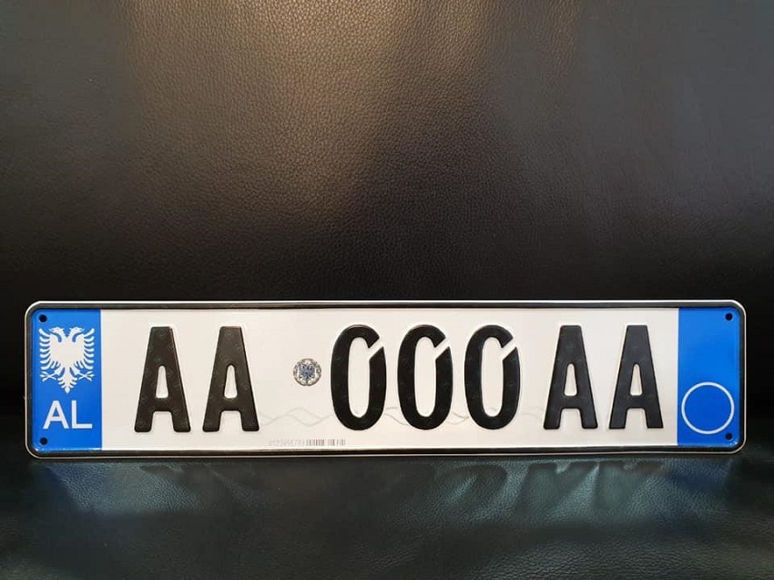 Nga Janari, në Shqipëri do të mund të kemi targë të personalizuar për makinën