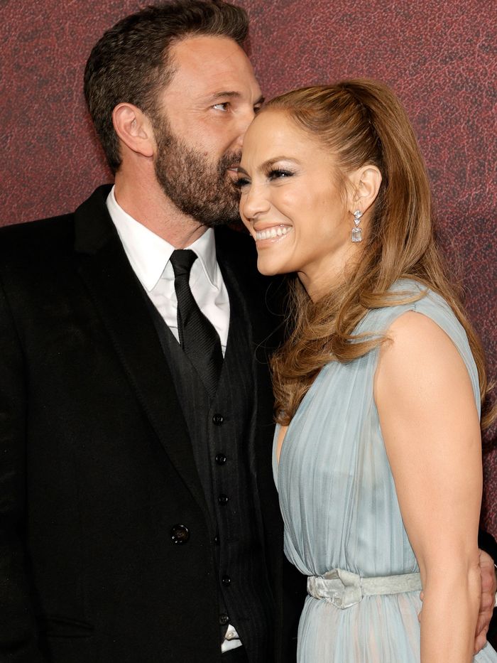 Sa të dashuruar! Ben Affleck dhe Jennifer Lopez duken mahnitës në tapetin e kuq