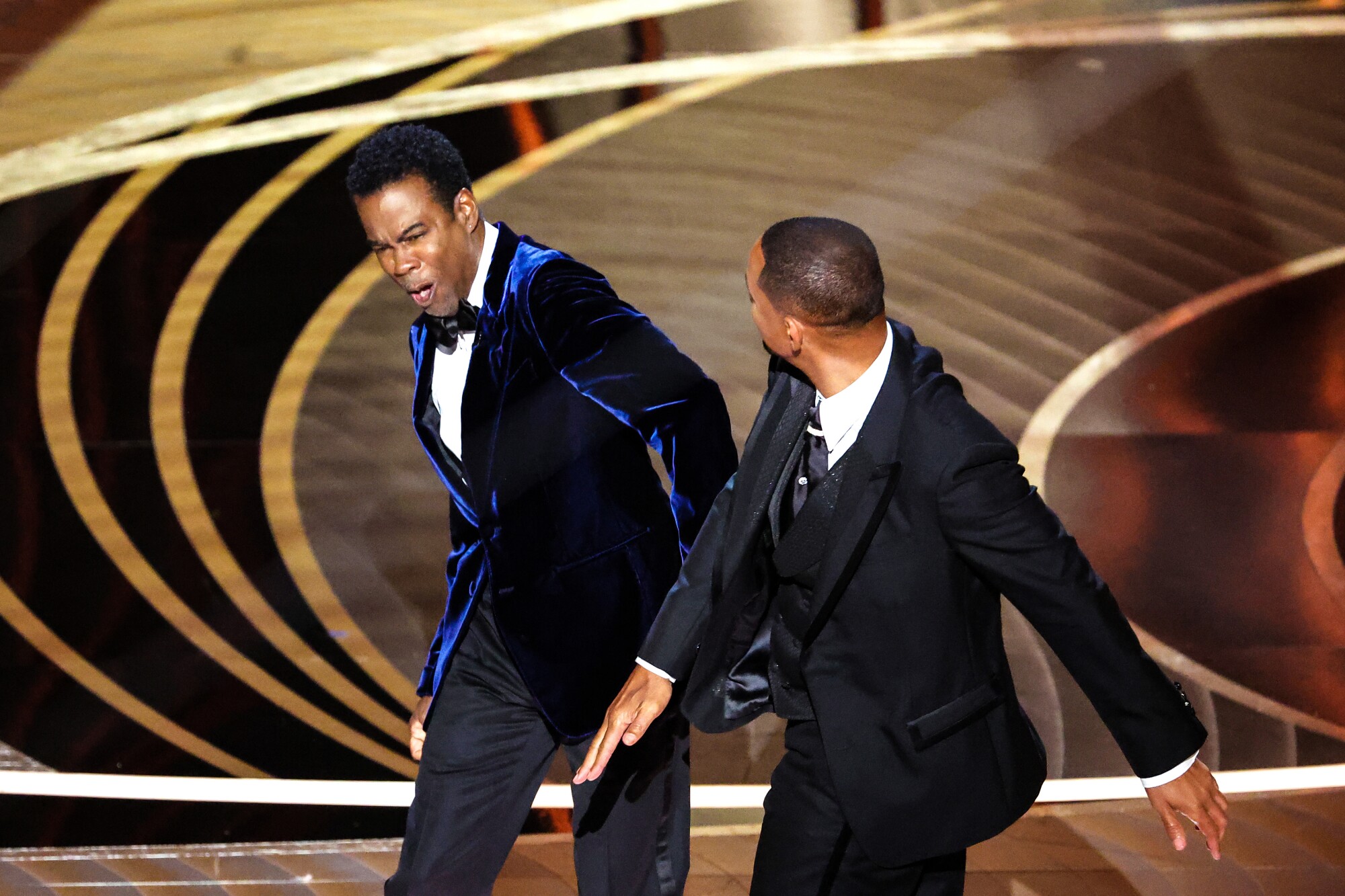 Chris Rock “merr veten” nga shuplaka e Will Smith në Oscars: Njerëzit presin që unë të flas por...