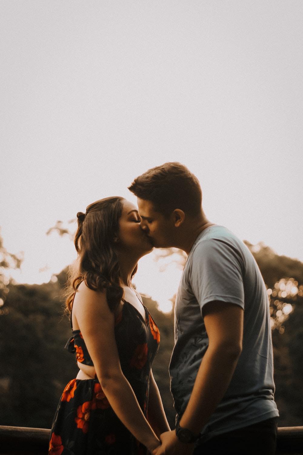 Kur duhet të ndodhë dhe a duhet të putheni në takimin e parë?