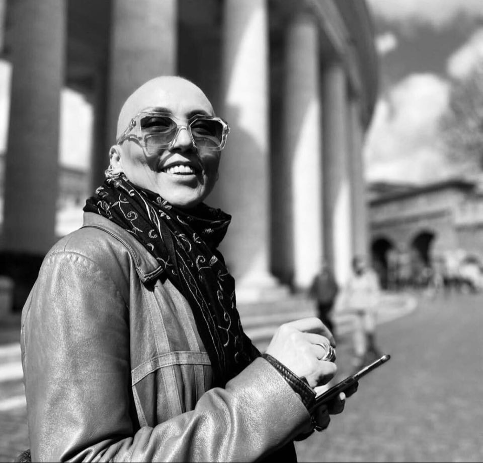 Homazhet për regjisoren/ Fjalimi prekës i të shoqit: Vjosa njihej për shpirtin e saj luftarak!