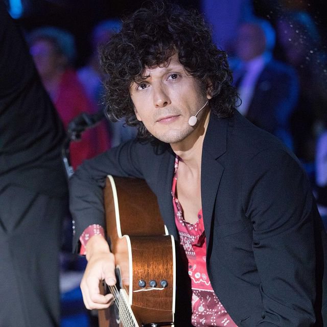 “Qetësohuni njerëz!” Pasi njoftoi gjendjen e rënduar shëndetësore, Ermal Meta reagon i revoltuar