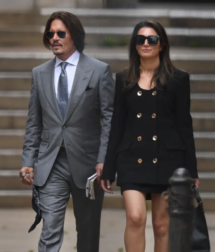 Johnny Depp, në një romancë me avokaten e tij