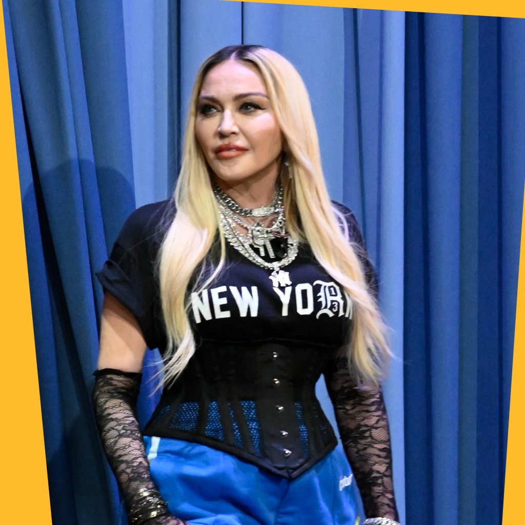 Madonna feston 30 vjetorin e albumit të saj siç vetëm ajo di! Ikona e pop-it pozon topless për fansat