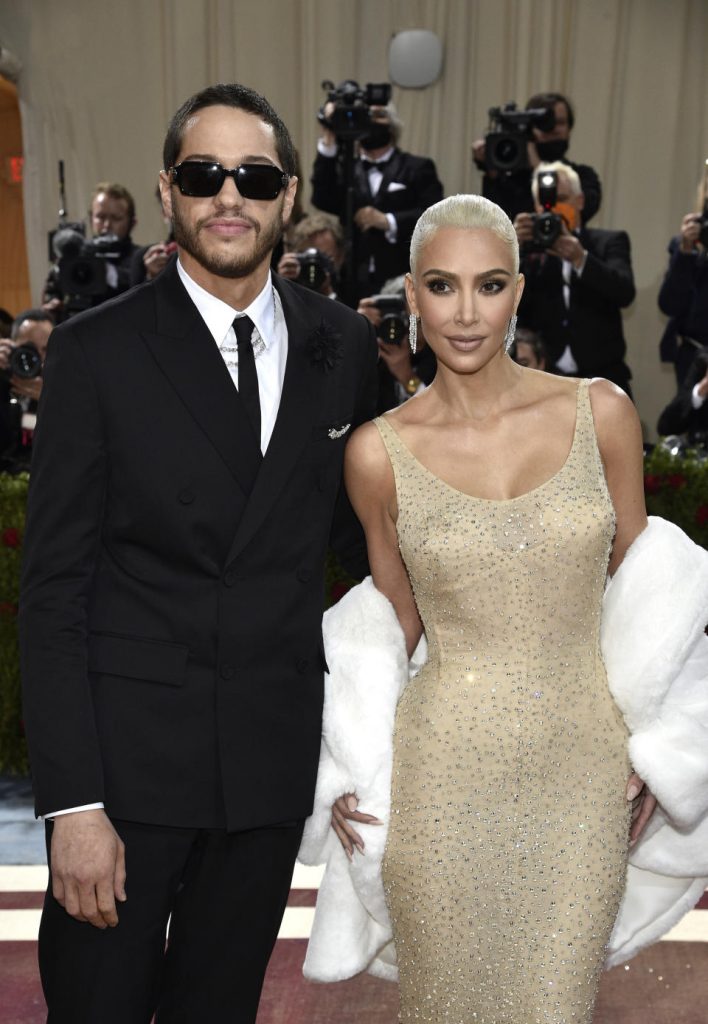 Pete Davidson fshin tatuazhin dedikuar Kim Kardashian?