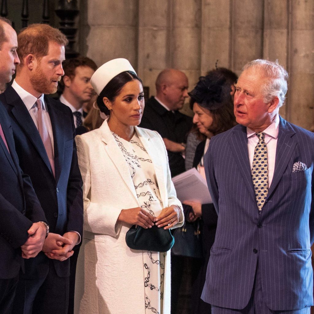 Pse fansat janë të bindur se data e kurorëzimit të Mbretit Charles është një ‘diss’ ndaj Princit Harry dhe Meghan?