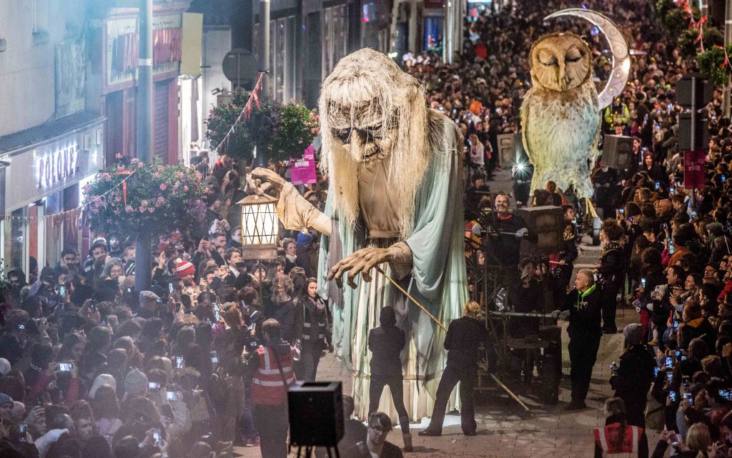 Nuk keni nevojë të shkoni larg, këto janë disa nga destinacionet më të mira për të festuar Halloween në Europë