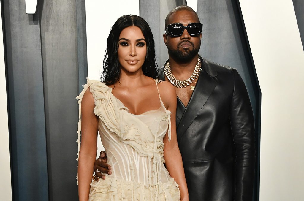 Dramat e Kanye West me familjen e saj, Kim Kardashian viziton një shërues shpirtëror