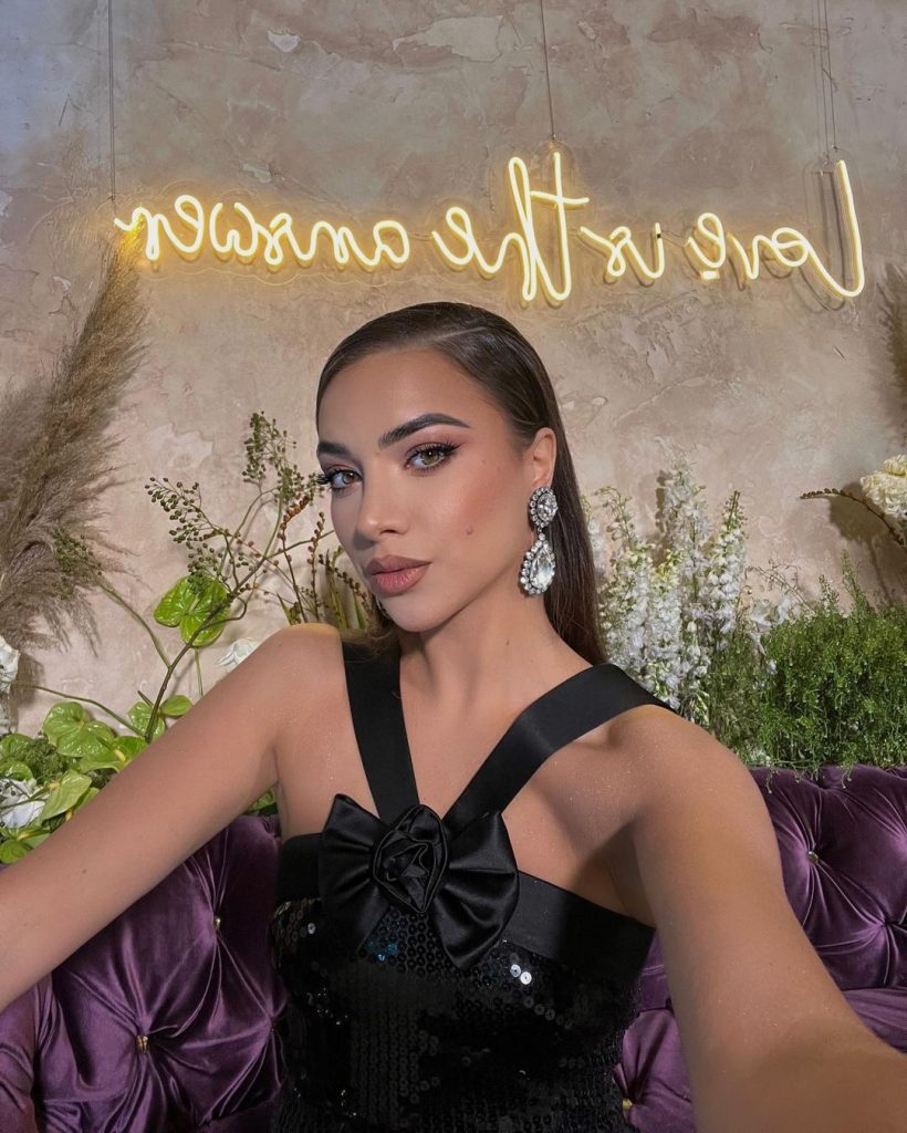 Për të gjithë ata që thonë se e fitoi kupën e DWTS prej Ledrit, Sara ka një përgjigje (Video)