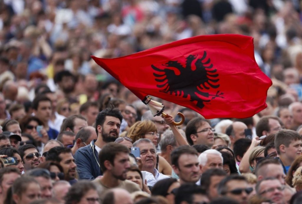Paradoksi: Gjatë festave të Nëntorit, shqiptarët dynden drejt Turqisë për të ‘festuar’