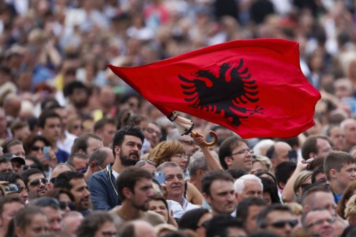 Paradoksi: Gjatë festave të Nëntorit, shqiptarët dynden drejt Turqisë për të 'festuar'