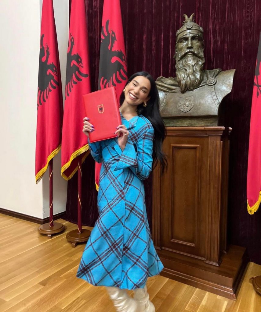 Acaroi ashpër serbët me hartën e Shqipërisë etnike, Dua Lipa ka diçka për të thënë