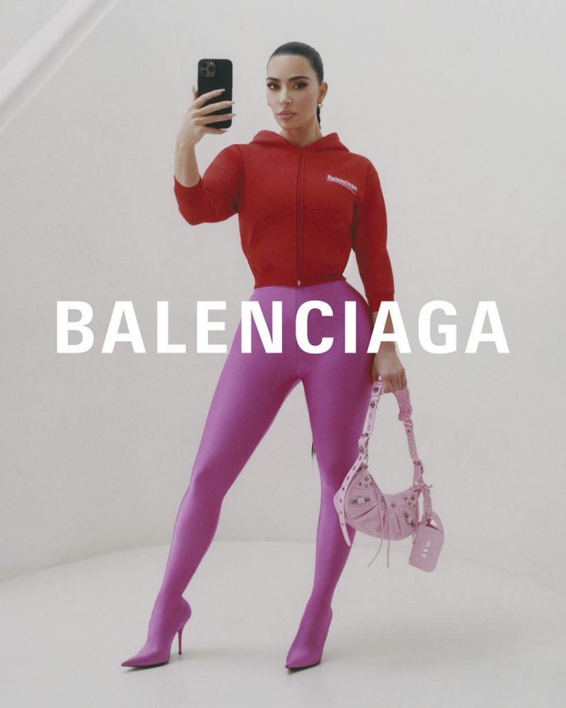 Kim Kardashian thyen heshtjen për skandalin e Balenciaga-s, çfarë vendimi ka marrë për bashkëpunimin me shtëpinë e modës