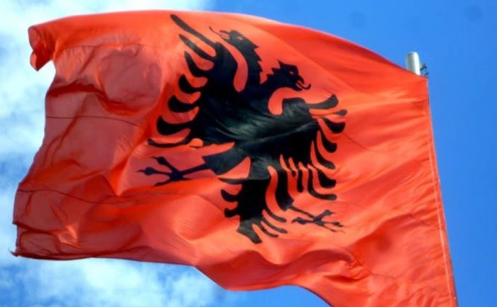 "Vetëm sot kujtohemi për Shqipërinë!"/ Cilat janë mesazhet e VIP-ave shqiptarë për 110-vjetorin e pavarësisë