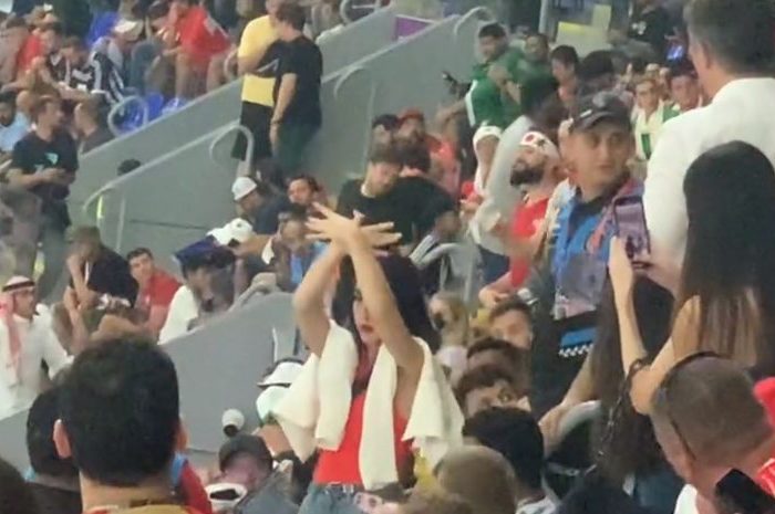 Flet shqiptarja që ngriti shqiponjën në ndeshjen e Zvicrës në Katar: Isha në mes të tifozëve serbë