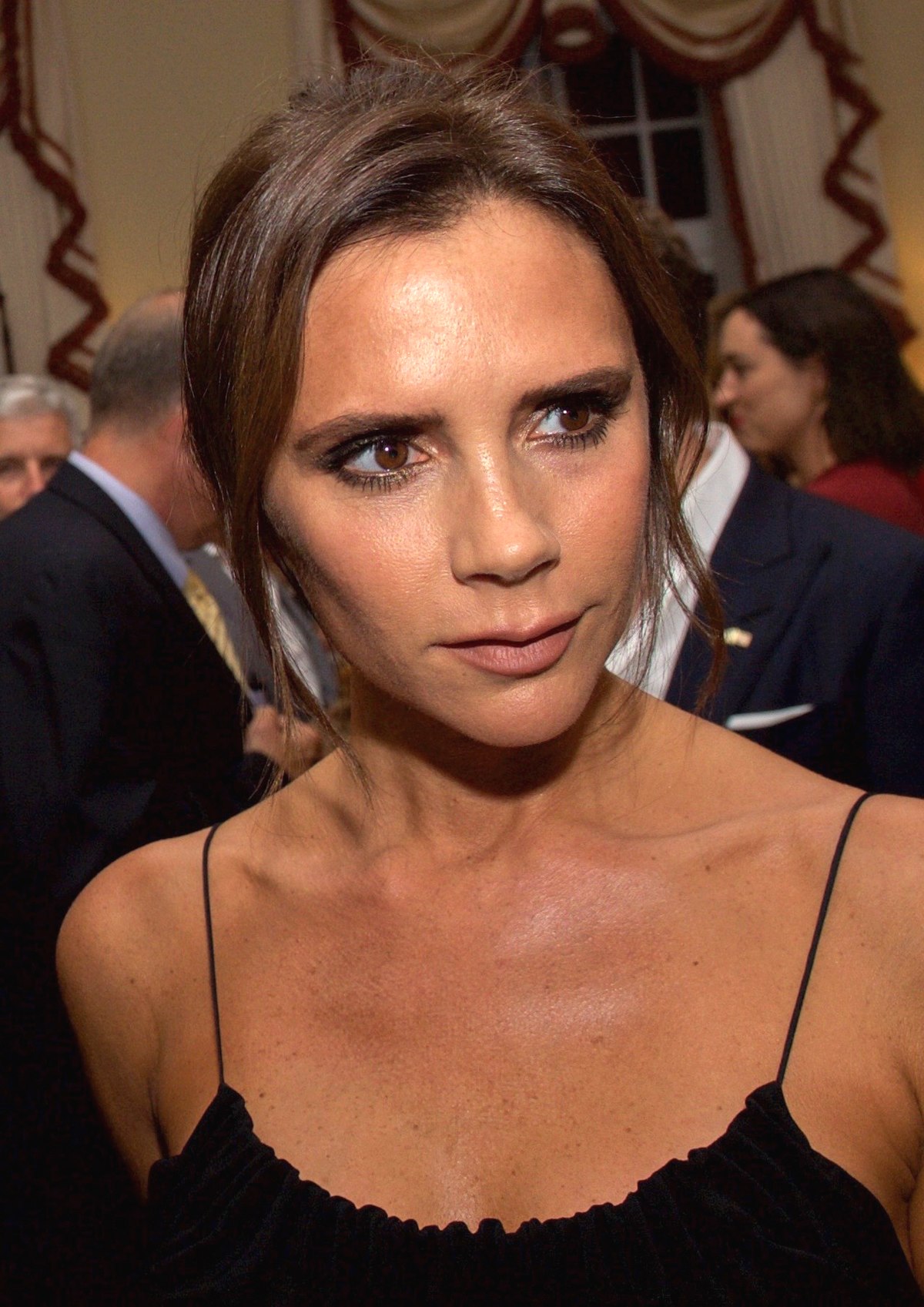 Operacion plastik në hundë? Victoria Beckham më në fund ‘thyen heshtjen’ pas thashethemeve lart e poshtë