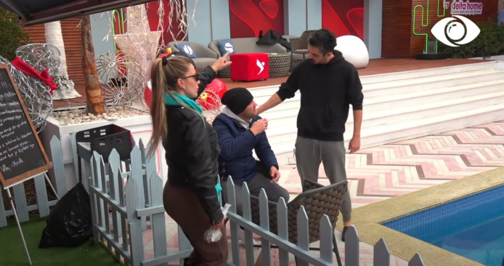 “Ty të ha me dhëmbë, dy kafshata të kam”! Amos nuk ndalet, sherr dhe me Luizin pasi kaloi natën jashtë