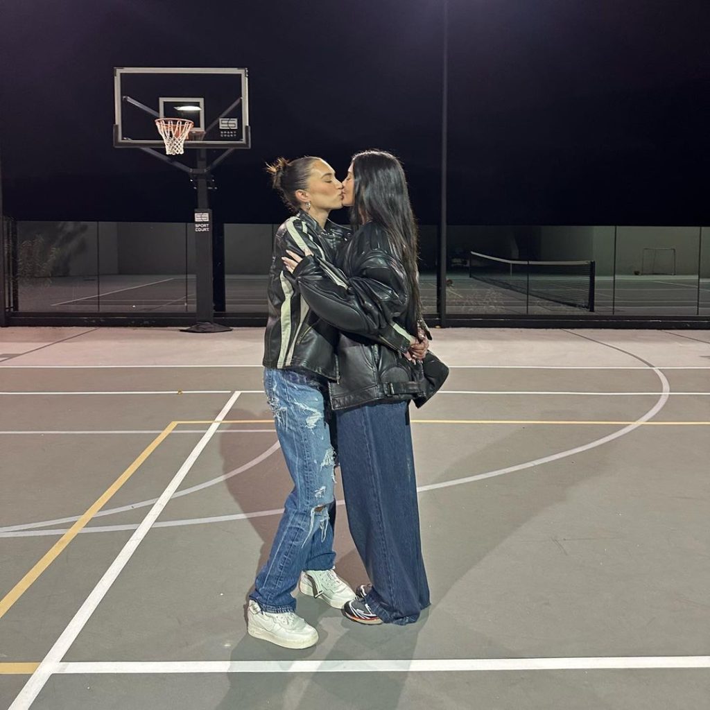 Kylie Jenner publikon fotot me shoqen e saj të ngushtë për Shën Valentin dhe fansat kanë shumë pikëpyetje…