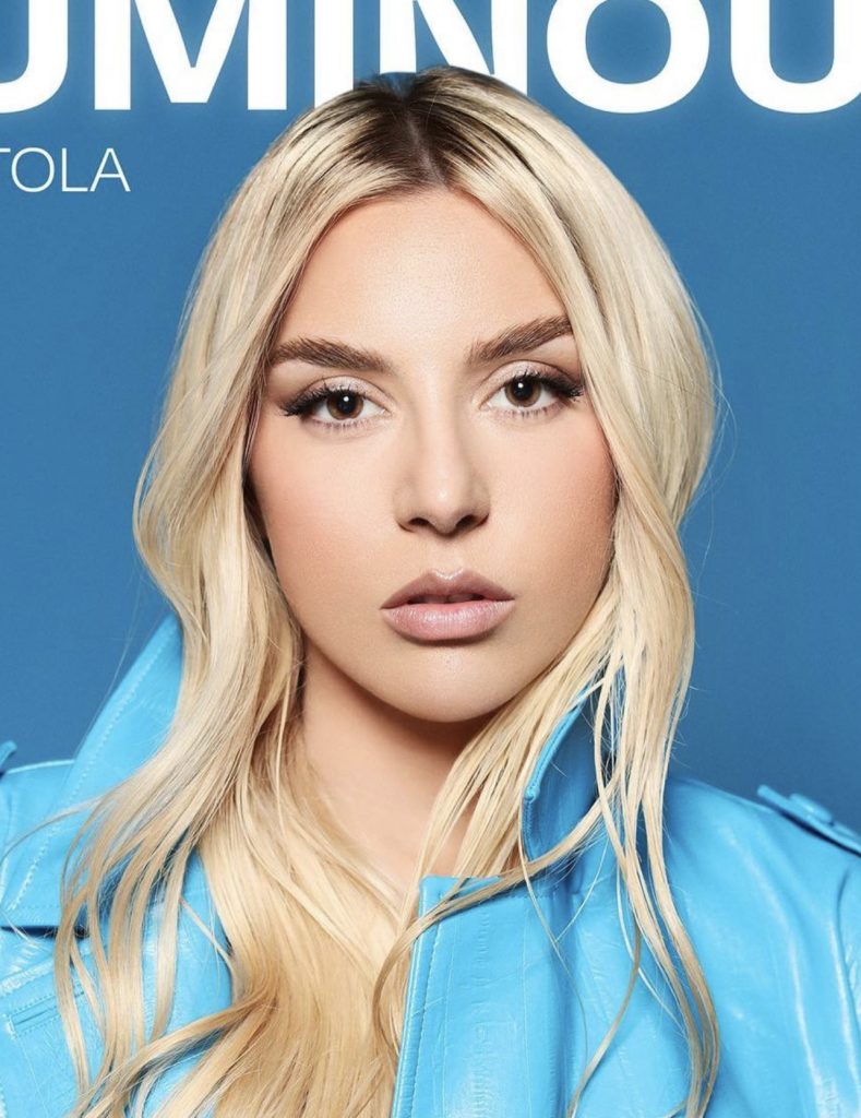 “E zhdukur” prej 2 vitesh nga muzika, Kejsi Tola ka një njoftim për publikun