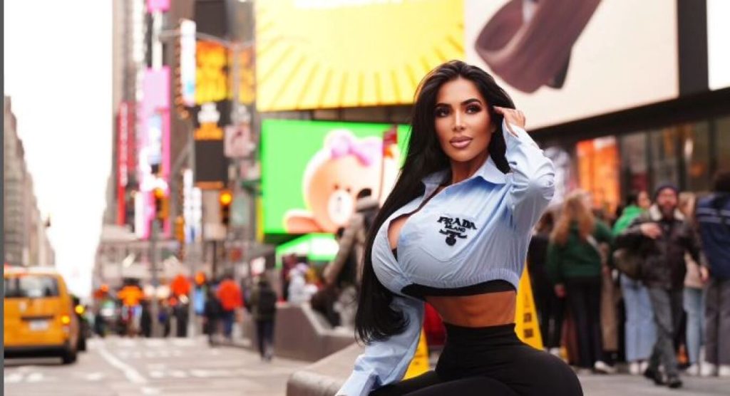 Iu nënshtrua një tjetër operacioni plastik! Ndërron jetë modelja e ngjashme me Kim Kardashian