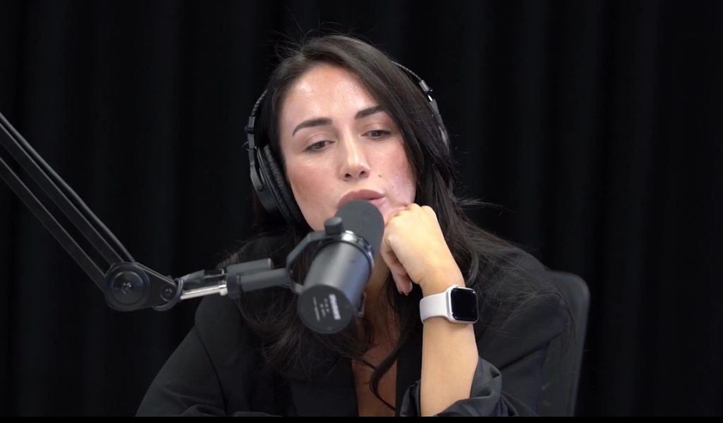 “U rrita në familje patriarkale”/ Elhaida Dani rrëfen periudhën e vështirë: Jam e ndrydhur