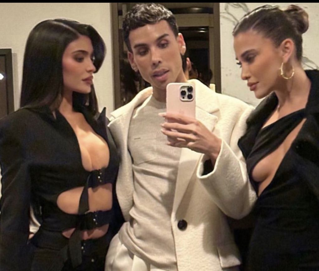 Pa prisni pak, Anxhelina tashmë është një ndër shoqet e ngushta të Kylie Jenner?