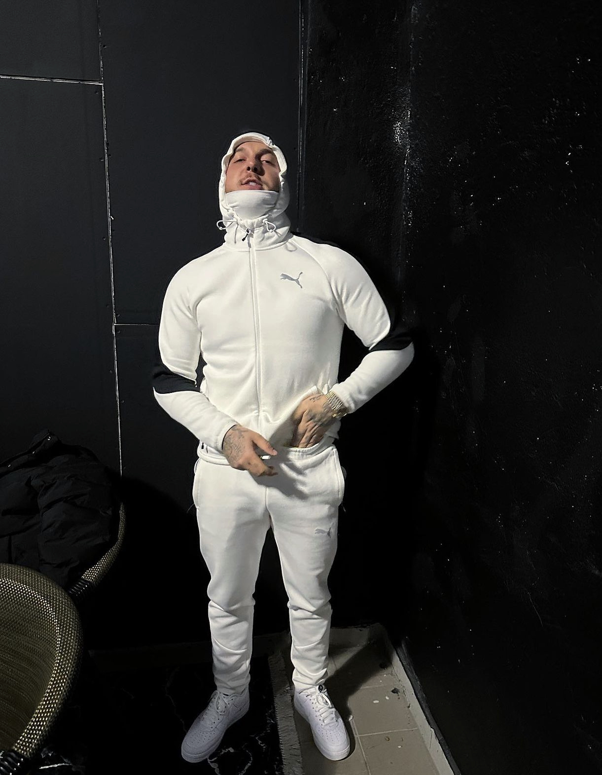 Përdori armën? Mozzik në ‘telashe’, përfundon në Polici