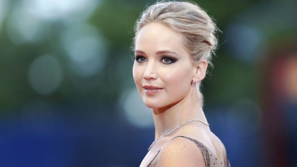 Pas aksidenteve në tapetin e kuq, Jennifer Lawrence shkon në Kanë ‘e siguruar’