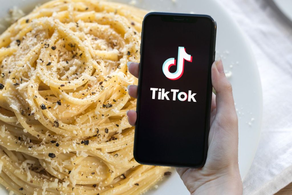 Miliarda klikime: 5 ushqimet më në trend në Tik Tok, duhet t’i provoni patjetër!