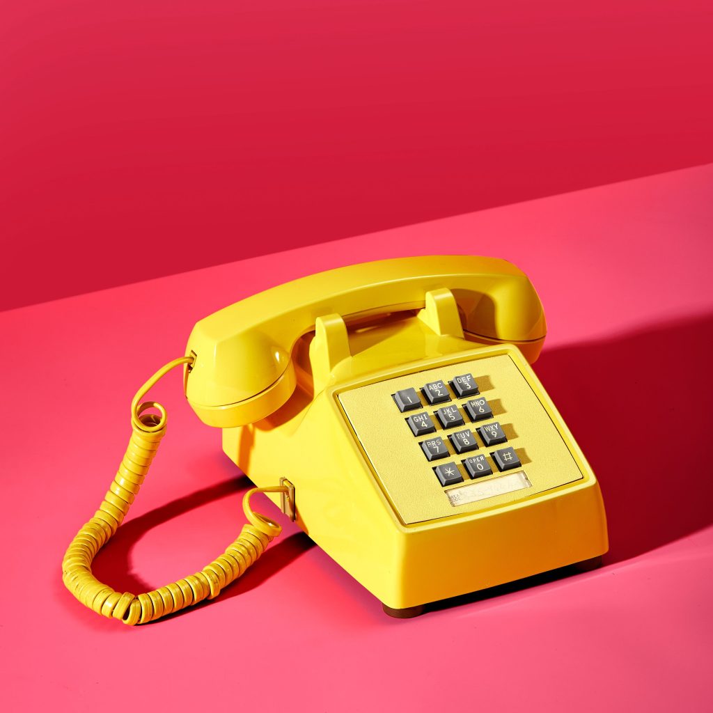 Si të zhvilloni një bisedë interesante në telefon me dikë që ju pëlqen?