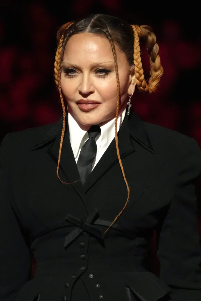 Madonna shkruan histori me këngën e saj të re “Popular”!