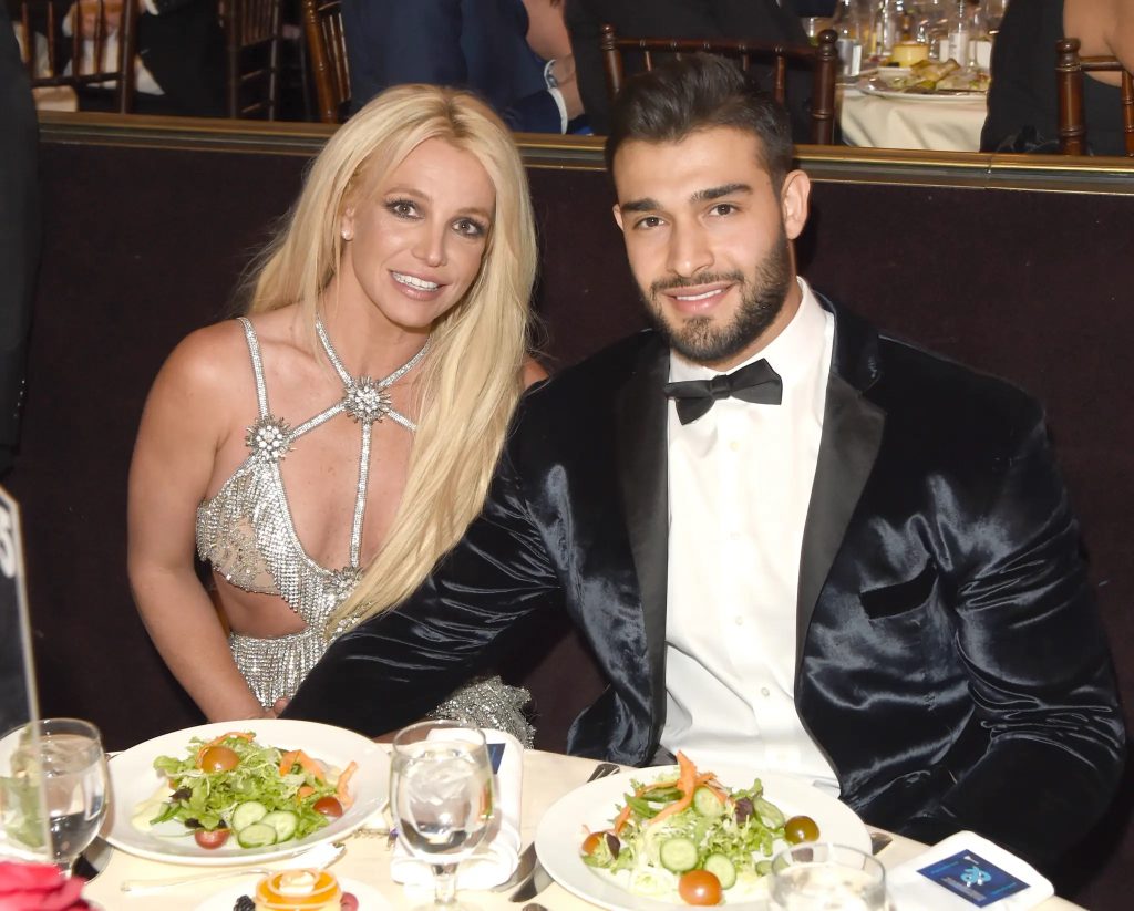 Krizë? Përpara përvjetorit të martesës me Sam, Britney habit me veprimin