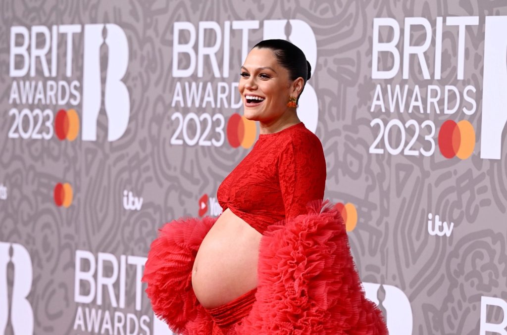 Sa i ëmbël! Jessie J zbulon emrin dhe portretin e djalit të saj