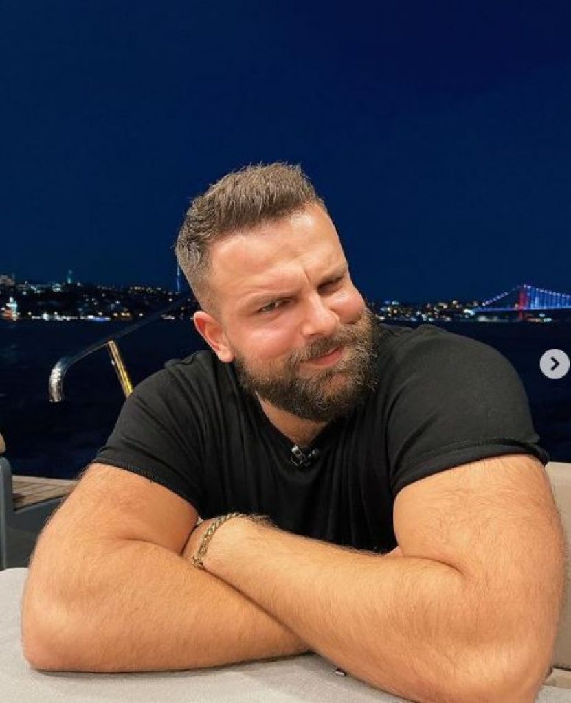 Malazezi vjedh këngën “Theje”, reagon i frustruar Alban Ramosaj: Na e shpifët…