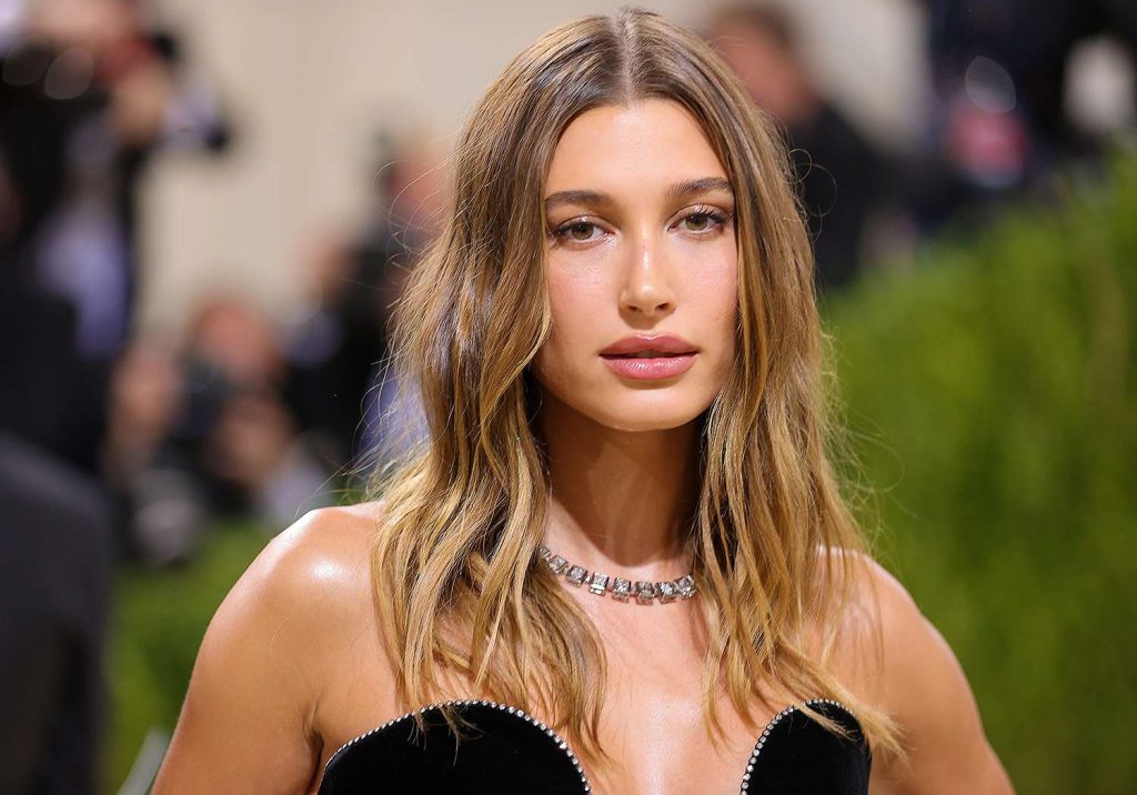 Herë veshja e herë thonjtë, të gjithë u fiksuan sërish me Hailey Bieber!