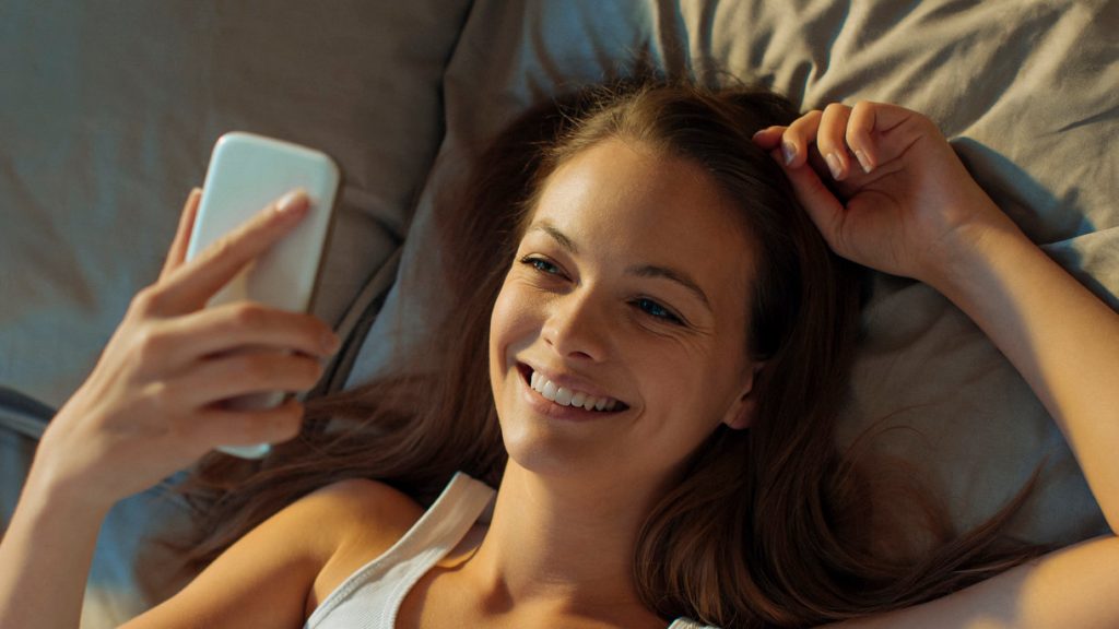 Gjuha seksuale me mesazhe (Sexting) mund të jetë një shenjë e shëndetit të dobët mendor!