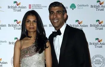 Gruaja e këtij kryeministri cilësohet si e veshura më mirë