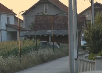 Krimi në familje në Kosovë: Burri vret gruan, djalin dhe më pas veten