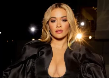 Kritikëve për incidentin me flamurin serb Rita i përgjigjet me këtë video!