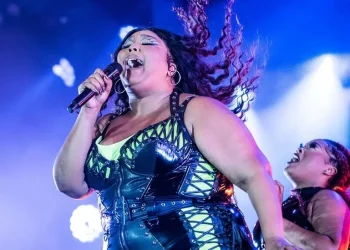 Akuzohet për ngacmim dhe abuzim seksual nga ish-balerinët, reagon artistja