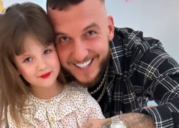 Më krenar se kurrë! Mozzik dërgon Hanën në ditën e parë të shkollës