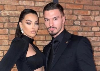 Njerëzit janë të bindur se Andi po i dërgon Gresës mesazhe të koduara!