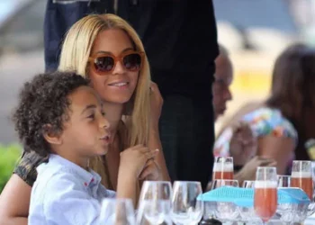 E çuditshme/ “Beyonce-s i ndalohet të shkojë në restorante”