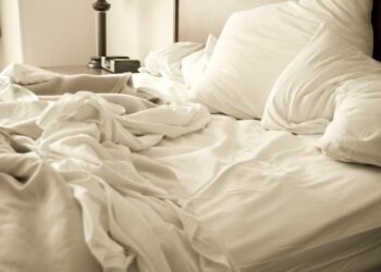 A duhet ta rregulloni shtratin në mëngjes? Ja çfarë thotë studimi