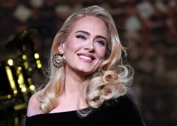 Të gjithë e paskemi ditur gabim kuptimin e “Set fire to the rain” të Adele!