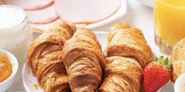 Ushqimet e ëmbla në mëngjes ju bëjnë të uritur, në vend që t’ju ngopin!