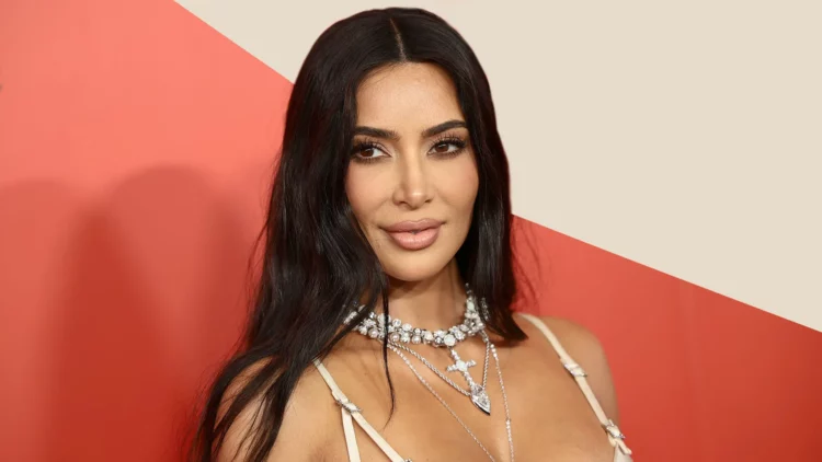 Kim Kardashian po planifikon një operacion të ri plastik?