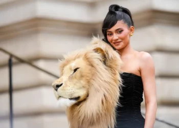 ‘Luftë mes motrash’/ Hapi i ri i Kylie Jenner ‘sfidon’ Kim