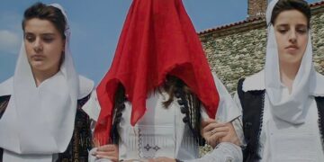 Dyshonin në virgjërinë e saj, nuses tentojnë t’i fusin duart në prizë!